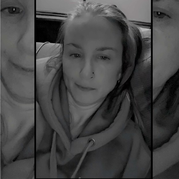 Meet your Posher, Nikki ❤️Posh Ambassador❤️ - Picture 3 of 5